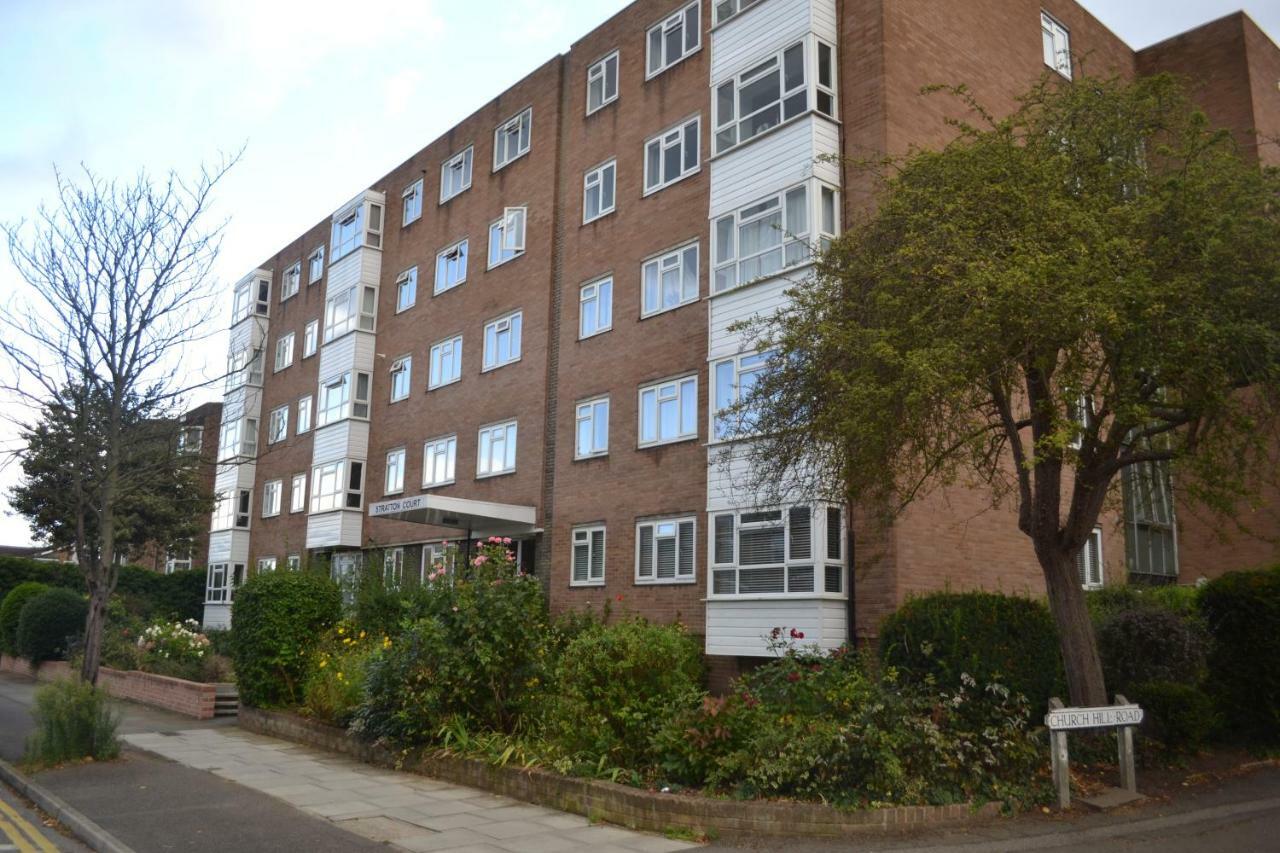 2 Bedroom In Stratton Court Surbiton Incl Free Parking