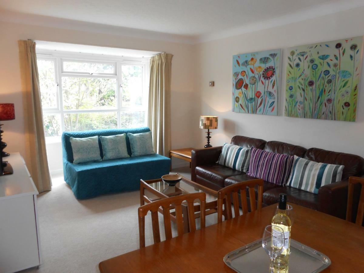 2 Bedroom In Stratton Court Surbiton Incl Free Parking Apartment *