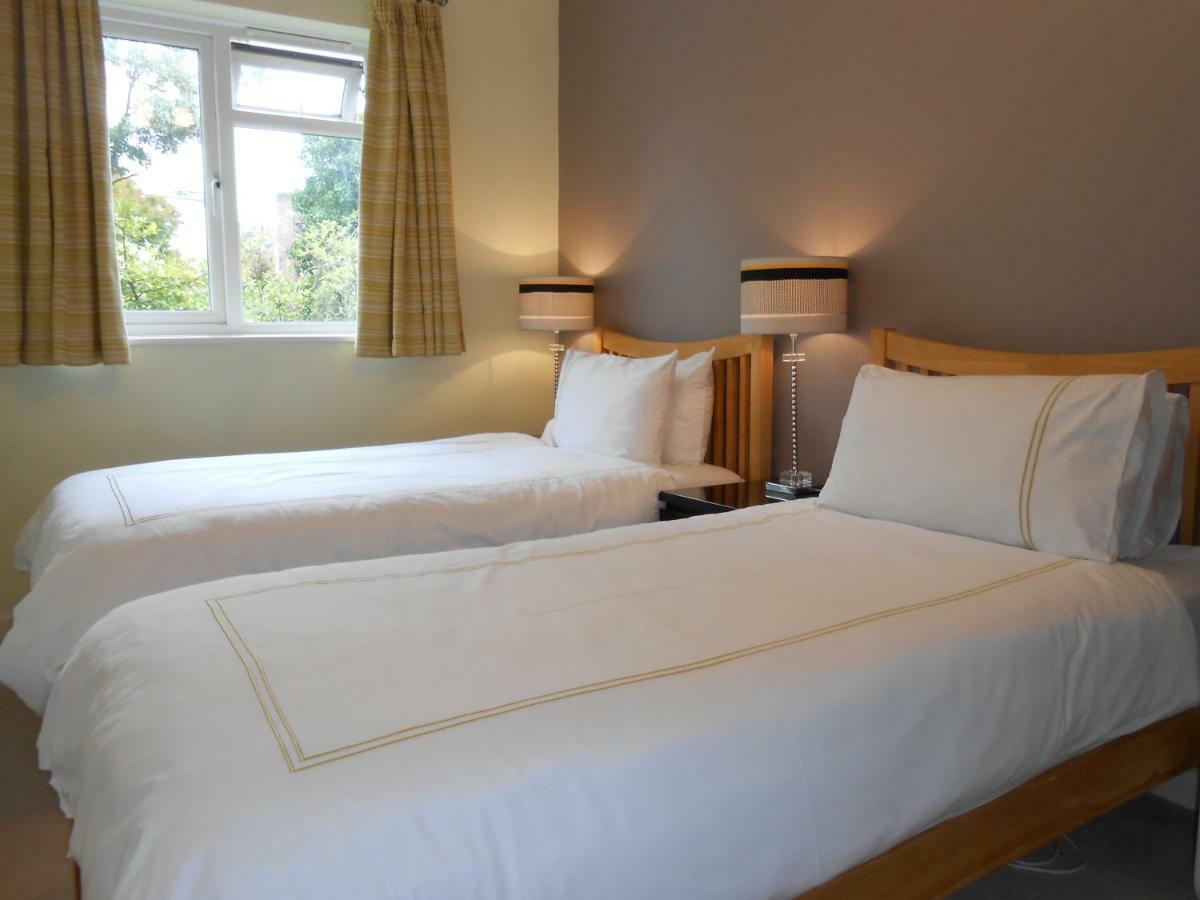 2 Bedroom In Stratton Court Surbiton Incl Free Parking * Kingston upon Thames (Greater London)