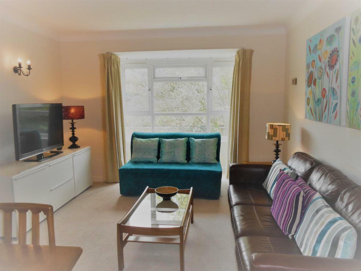 Apartment 2 Bedroom In Stratton Court Surbiton Incl Free Parking
